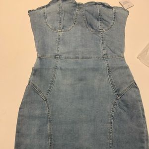 Denim about the knee strapless dress